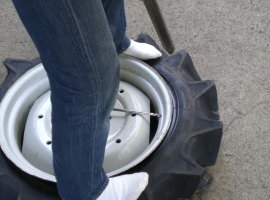 バルブ部分がタイヤとホイールに挟み込みやすいので注意